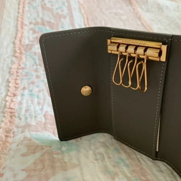 Louis Vuitton Glace Monogram Multicle Key Case Green w/ Box Dust Bag UNUSED - Picture 7 of 16